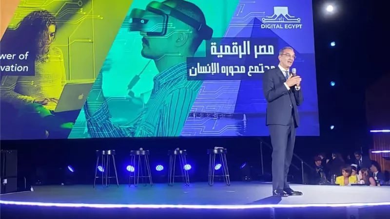 الاتصالات : مستمرون فى رقمنة الخدمات الحكومية و مد الكابلات لقري حياة كريمة