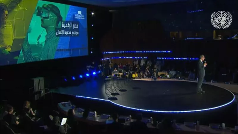 طلعت يبحث مع كبرى الشركات الأمريكية التوسع في مراكز تصدير خدمات التعهيد