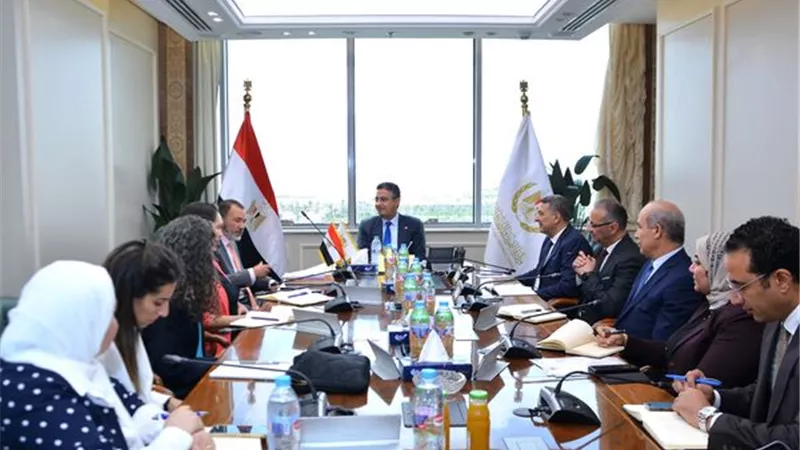 وزير التموين يبحث مع وفد من البنك الدولي ملف الحماية الاجتماعية