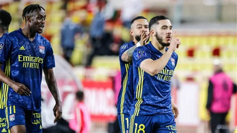 ليون يقطع الطريق أمام باريس سان جيرمان بشان جوهرة الفريق