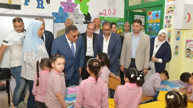محافظ الدقهلية يتفقد عدد من المدارس خلال أول يوم دراسي