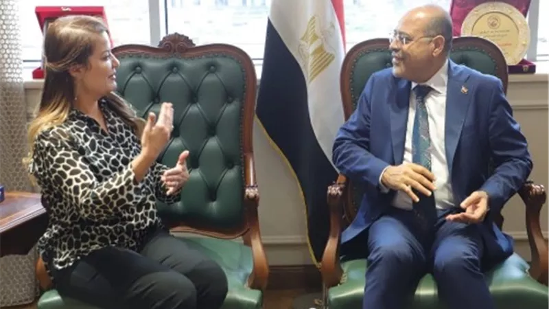 وزير العمل يبحث سبل التعاون مع وكيل كلية الانسانيات بجامعة بدر