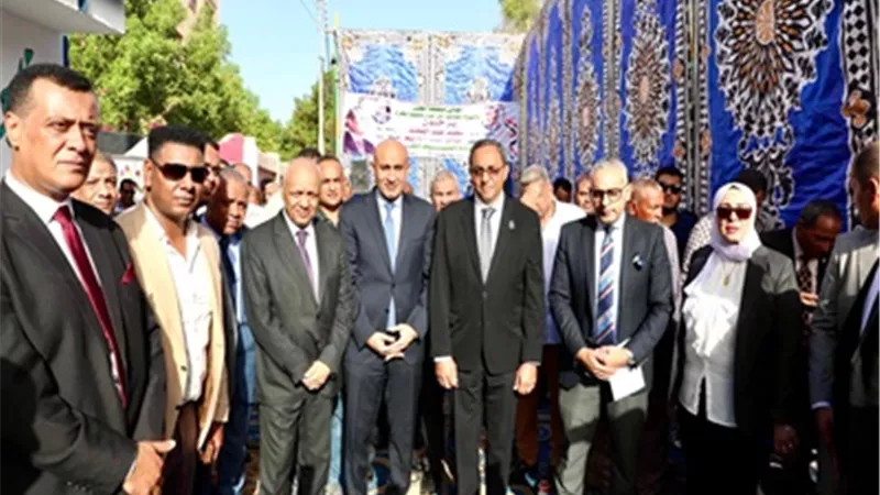 وزير التعليم ومحافظ قنا يتفقدان ٨ مدارس بأول أيام العام الدراسي