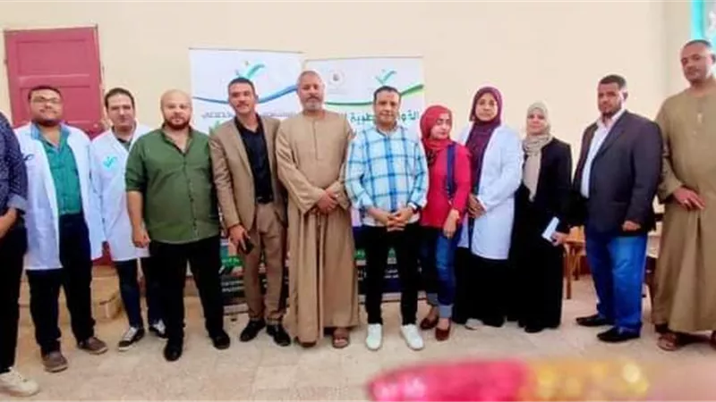الكشف على١٥٠ مريض فى قافلة طبية لوحدة السكان بالزينية شمال الأقصر