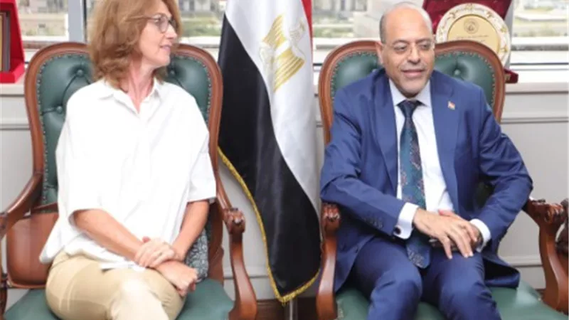 جبران يؤكد جاهزية وزارة العمل لتوفير احتياجات الأسواق الخارجية بعمالة متطورة