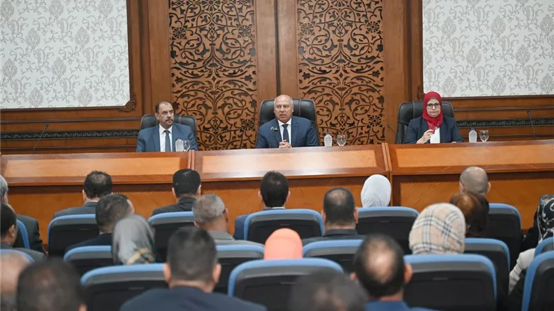 كامل الوزير يبحث مع محافظ ومستثمري سوهاج تحديات المناطق الصناعية