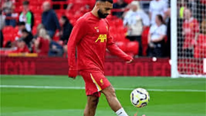 نجم ليفربول السابق يُهاجم إدارة الريدز على تصرفها مع محمد صلاح