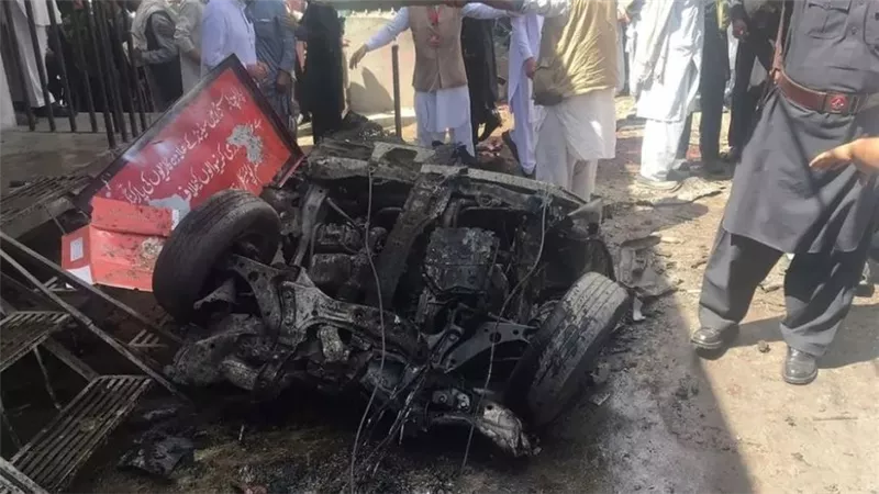 إصابة دبلوماسيون بانفجار سيارة مرافقة للسفير الروسي في باكستان