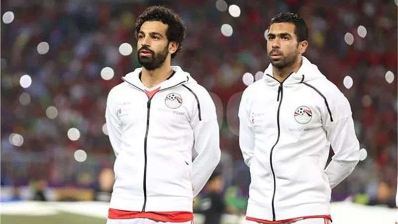 شاهد.. ماذا قال محمد صلاح لأحمد فتحي بعد اعتزاله؟