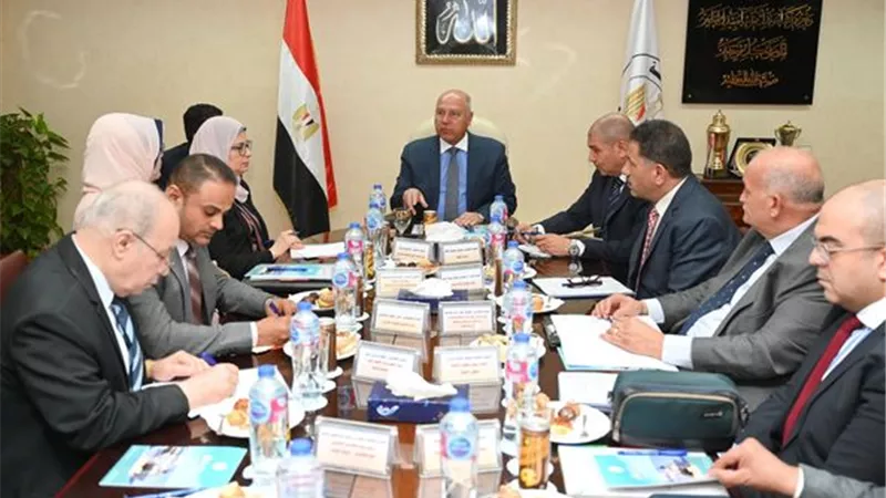 الوزير يشهد توقيع عقد تشغيل محطة ومنطقة لوجستية بميناء الدخيلة
