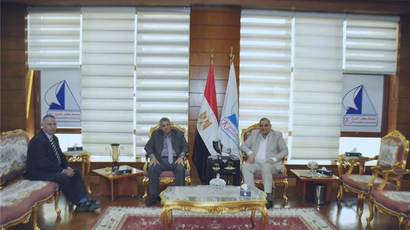رئيس جامعة كفر الشيخ يستقبل رئيس جامعة بنها الأسبق