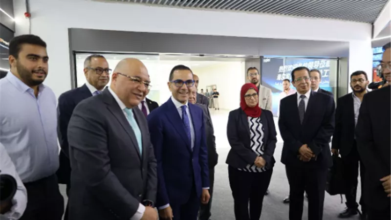 وزير الاستثمار يضع حجر أساس المرحلة الثانية لمجمع «هاير» الصينية