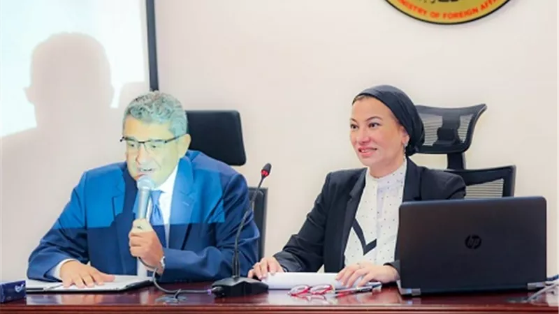 وزيرة البيئة تدعو سفراء مصر الجدد لجذب مزيد من الاستثمارات