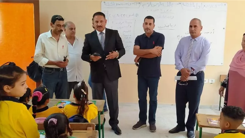مدير تعليم الجيزة يتابع سير بدء الدراسة بإدارتي أكتوبر والحوامدية