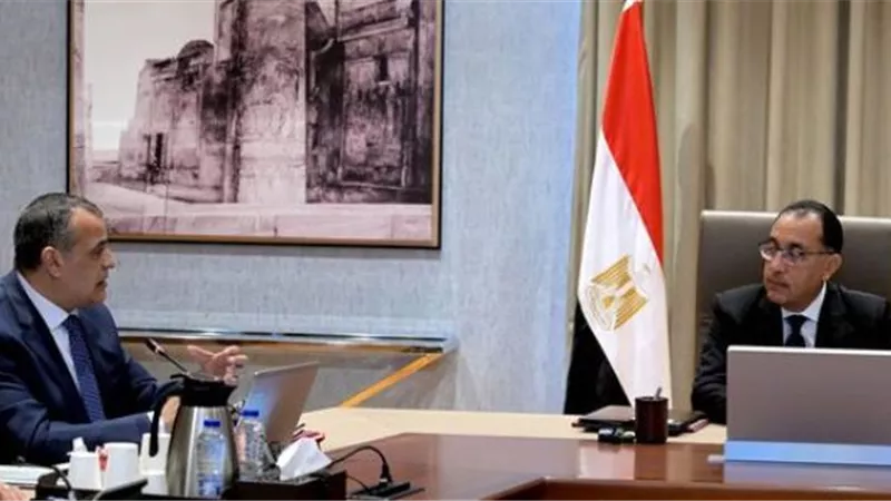 الحكومة: تصميم وإنتاج أتوبيس مصري للنقل الجماعي يعمل بالطاقة النظيفة