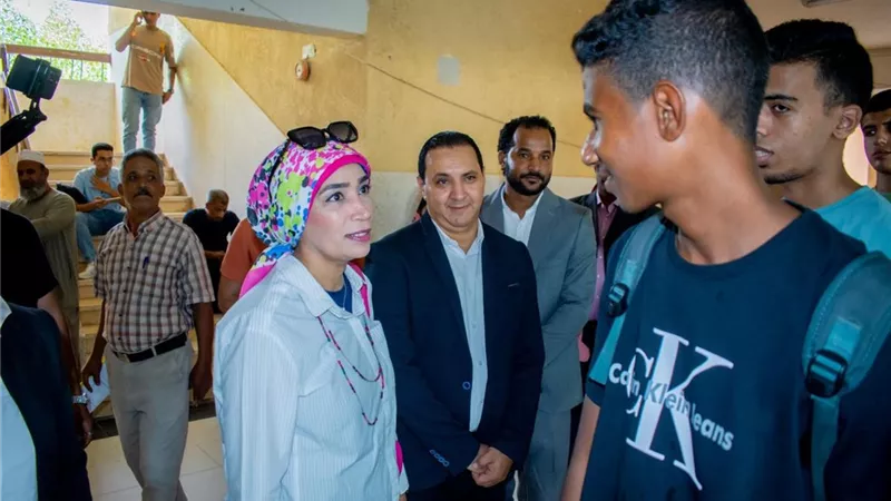 د.صابرين تتفقد المقابلات الشخصية لطلاب 