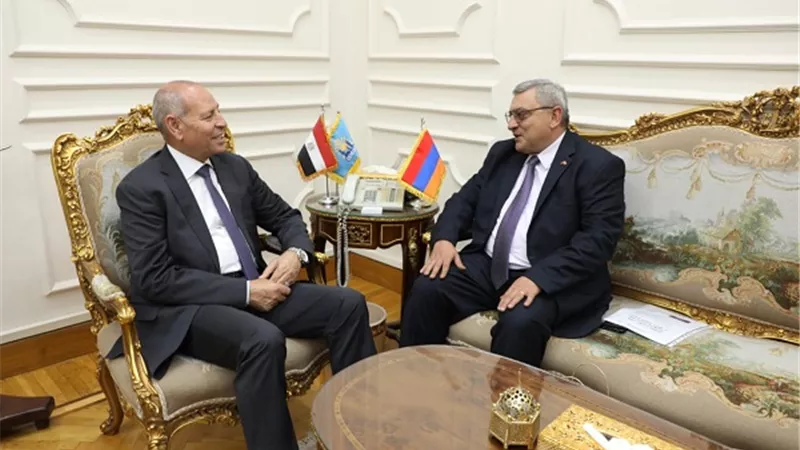 محافظ القاهرة وسفير أرمينيا يبحثان سبل تعزيز التعاون المشترك