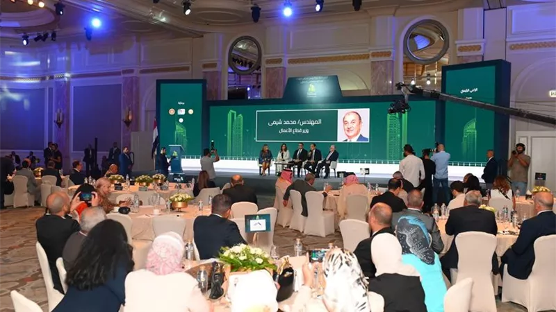وزير قطاع الأعمال يشارك في افتتاح ملتقى بناة مصر