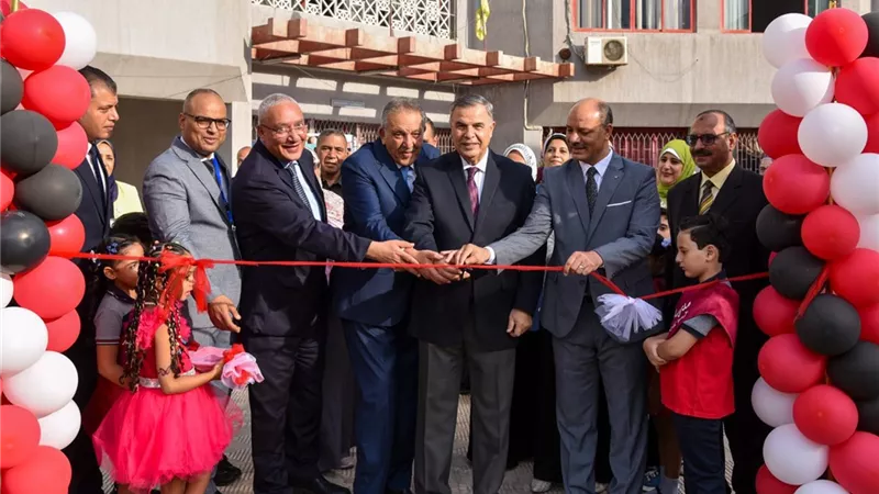 محافظ الإسكندرية يتفقد سير العملية التعليمية في بداية العام الدراسي