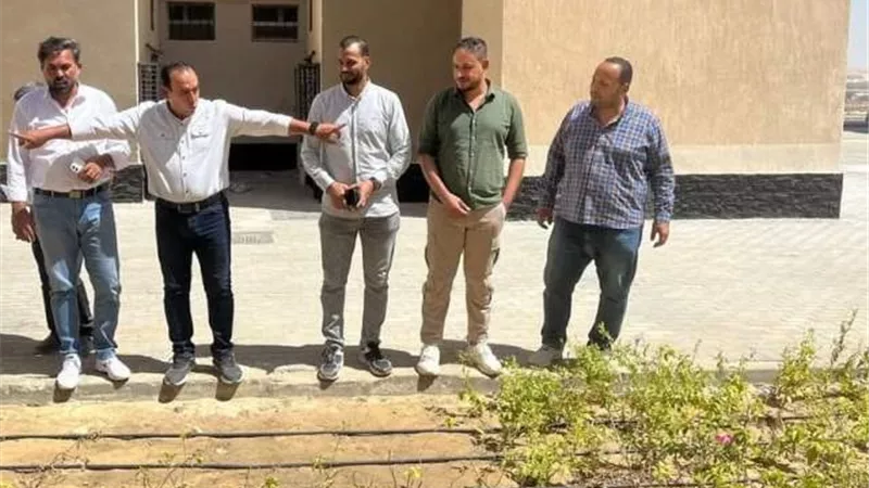 رئيس جهاز ١٥مايو يكشف عن تطورات أهم المشروعات السكنية بالمدينة.. صور