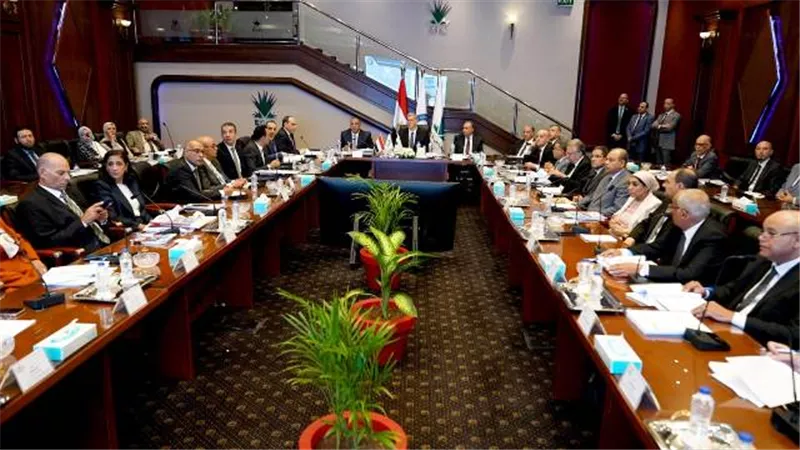 وزيرالبترول يشدد على أهمية الالتزام بتطبيق قواعد السلامة والصحةالمهنية