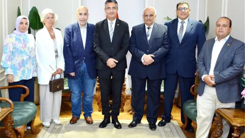وزير التموين والتجارة الداخلية يستقبل وفد مجلس أمناء مدينة الشروق