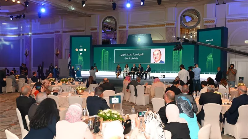 وزير قطاع الأعمال العام يشارك في افتتاح ملتقى 