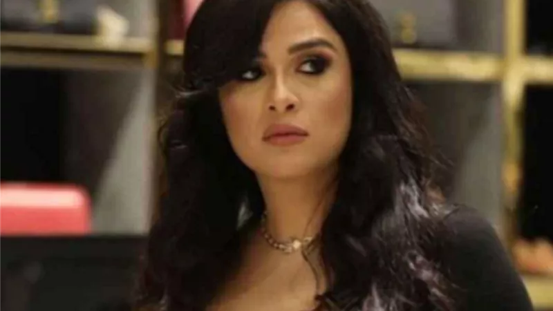 ياسمين عبد العزيز : 