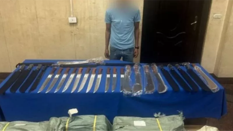 ضبط سائق بحوزته 864 قطعة سلاح أبيض فى الجمالية