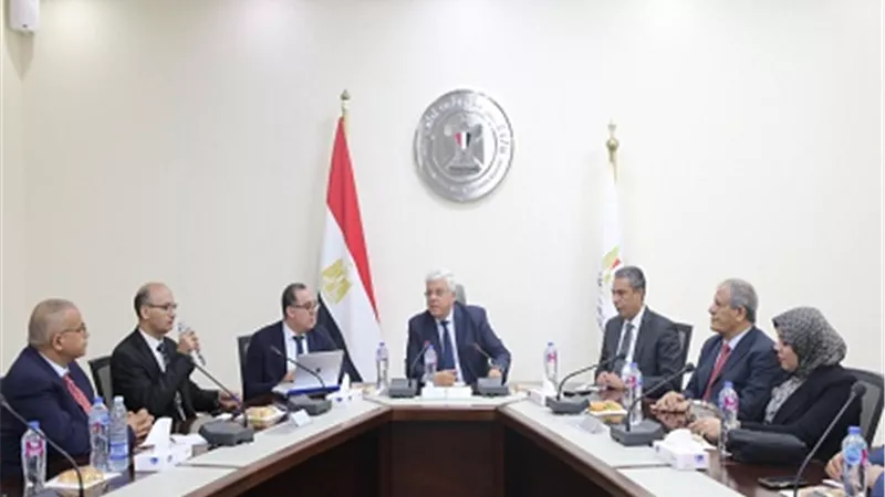 وزير التعليم العالي يكرم معهد النيل العالي للهندسة بالمنصورة