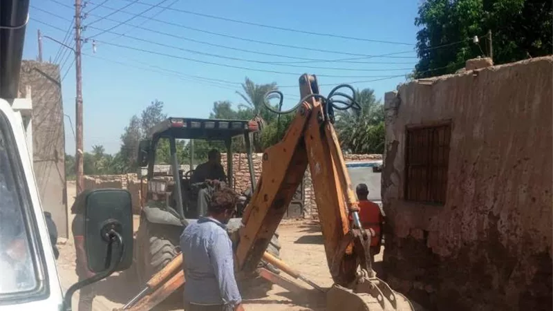 محافظ أسوان : بدء العمل في مشروعات الصرف الصحى