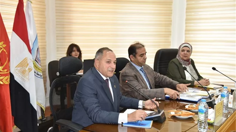 محافظ بورسعيد شارك اجتماع الجامعة برئاستها الجديدة