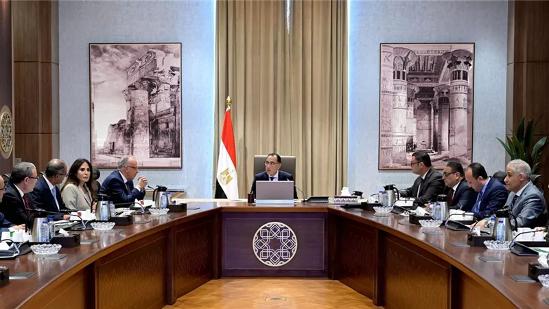 رئيس الوزراء يُتابع جهود تحلية مياه البحر