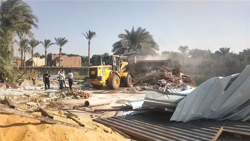 محافظ الجيزة يكلف بتكثيف حملات إزالة مخالفات البناء
