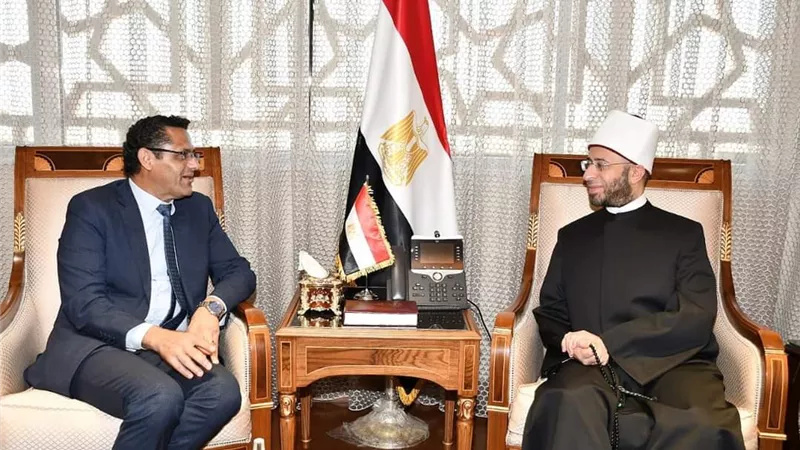 وزير الأوقاف يستقبل نقيب الصحفيين بالعاصمة الإدارية الجديدة
