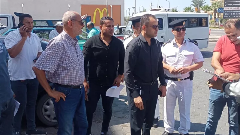 حملة مكبرة في دمياط الجديدة لإغلاق وتشميع المحال المخالفة