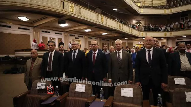 رئيس جامعة الزقازيق يشهد حفل تخرج برامج المنح المصرية الأمريكية