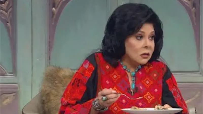 شاهد بالفيديو.. رد فعل صاحبة السعادة على مذاق الأكل العرايشي