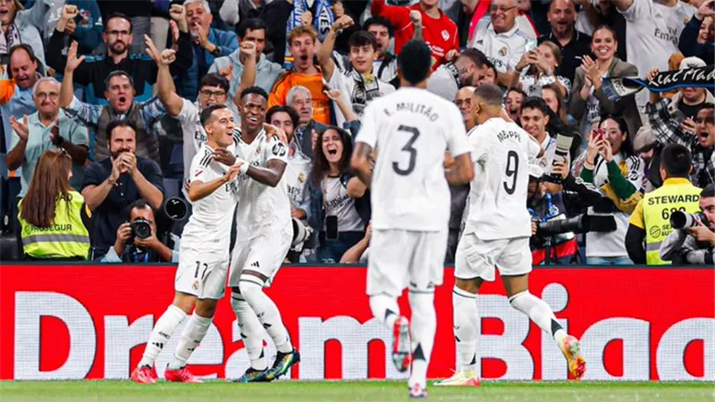 شاهد ملخص وأهداف فوز ريال مدريد علي ألافيس .. فيديو