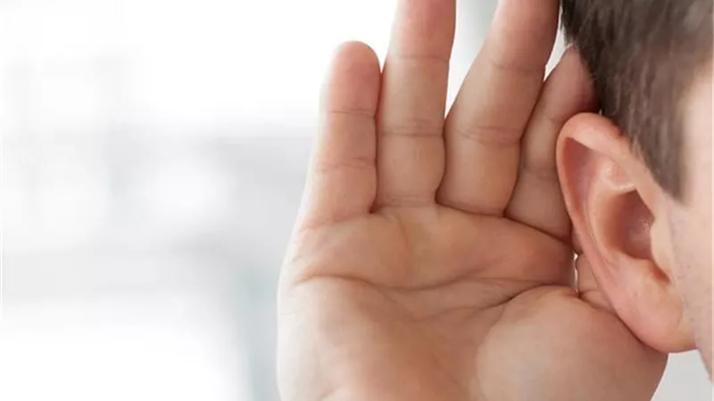 طبيبة تحذر من سماع الموسيقى الصاخبة ..تسبب فقدان السمع