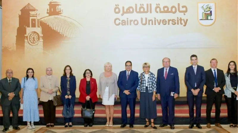 رئيس جامعة القاهرة يبحث مع وفد مجلس الشيوخ الفرنسي تعزيز التعاون