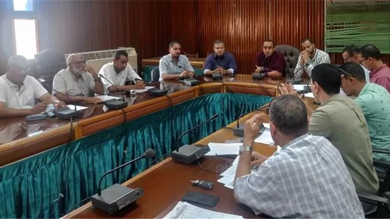 تحذيرات شديدة من رئيس جهاز 15 مايو للشركات العاملة بالمدينة.. صور