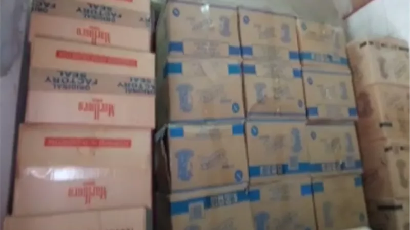 ضبط 200 ألف عبوة سجائر بحوزة صاحب محل بالغربية