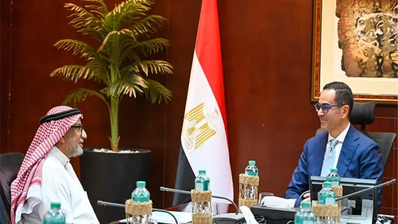 وزير الاستثمار يلتقي رئيس مجموعة عبد المحسن الحكير القابضة