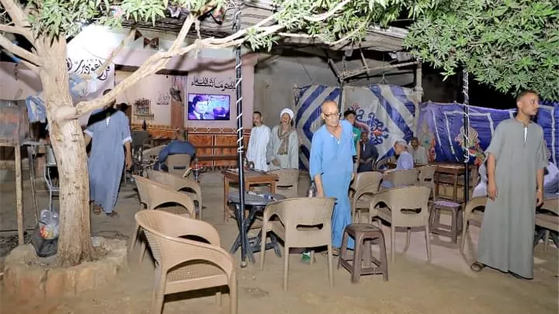 جولة ميدانية مفاجئة لمحافظ سوهاج بقرية الكوامل بحري