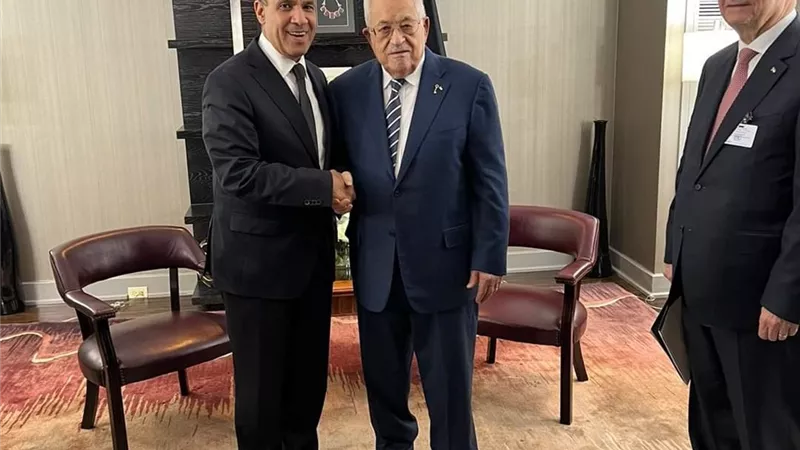 وزير الخارجية يلتقي مع الرئيس الفلسطيني