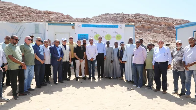 محافظ أسوان يتفقد مشروع الصرف الصحى