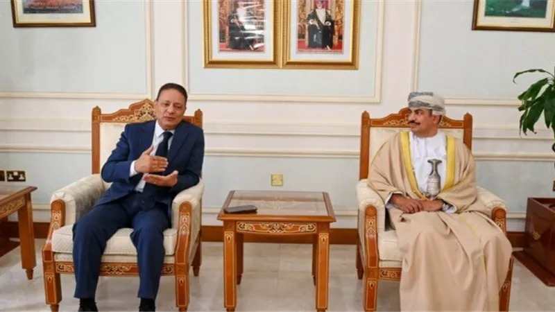 وزير الإعلام العماني يستقبل رئيس المجلس الأعلى لتنظيم الإعلام