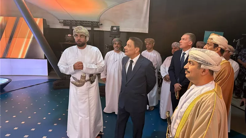 رئيس الوزراء العماني يستقبل كرم جبر رئيس الأعلى للإعلام