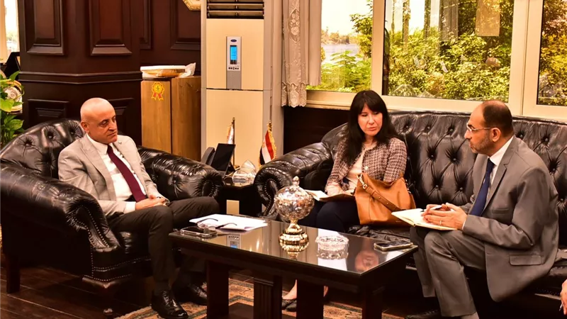 محافظ الأقصر يلتقى مدير مشروع النمو الأخضر بمصر في 